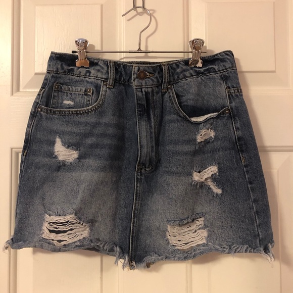 ✨ 3 for $25✨ Distressed denim skirt - Picture 1 of 3